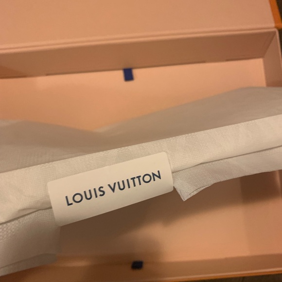 Authentic Louis Vuitton box for a scarf - Picture 3 of 6